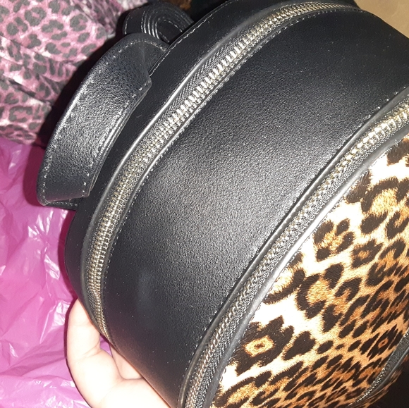 Leopard backpack - Picture 2 of 4